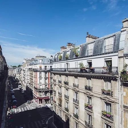 Splendid Cosy With Balcony París